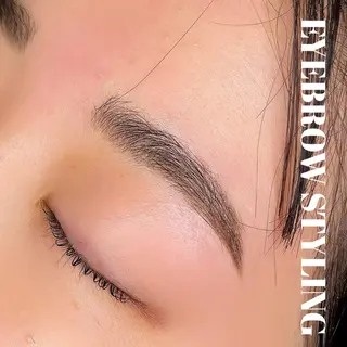 アイブロウ ANDO HIKARIのヘアスタイル