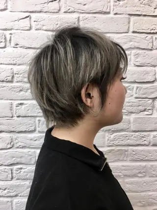 ショート カラー 山口 悟のヘアスタイル