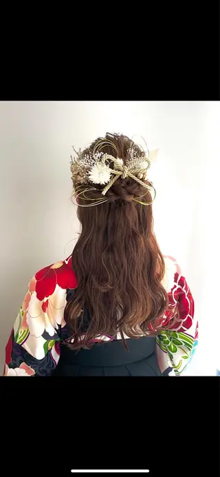 セミロング ヘアアレンジ 青沼夏未/オリーブ/ 寒色カラーのヘアスタイル