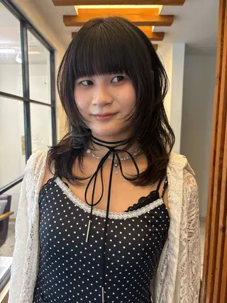 ミディアム リカ/ハイトーン ・オリーブ🍀のヘアスタイル