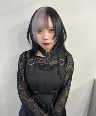 セミロング カラー ウルフとハイトーン みっちー✂️のヘアスタイル