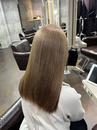 セミロング カラー 大内 瑠花のヘアスタイル