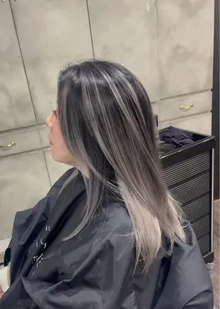 ミディアム XELVE所属・レイヤーカット特化 💜SARIのヘアスタイル