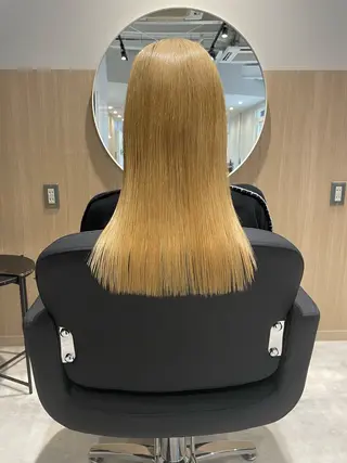 セミロング カラー LUCA SALON所属・友田 青葉のヘアスタイル