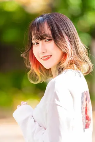 ミディアム カラー メンズ JuNブリーチに 縮毛矯正するプロのヘアスタイル