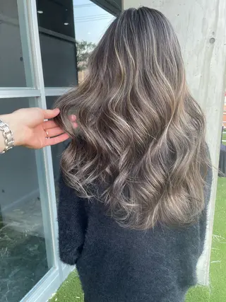 カラー REGOLITH （レゴリス）所属・山田隆成/韓国カット バレ、ハイライト得意のヘアスタイル