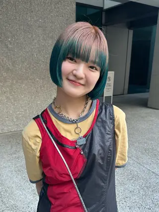 ショート カラー リカ/ハイトーン ・オリーブ🍀のヘアスタイル