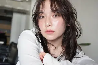 セミロング ワイズミ モモカのヘアスタイル