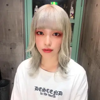 セミロング カラー ホワイト&レイヤーカ ットエクステ長畠俊輔のヘアスタイル