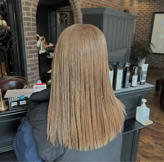 セミロング カラー 梅木 李奈のヘアスタイル