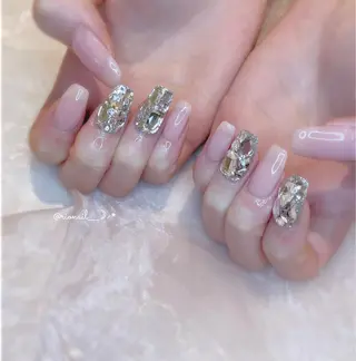 ネイル 𝘙𝘪𝘰𝘯𝘢 ...🕯🤍のネイルデザイン