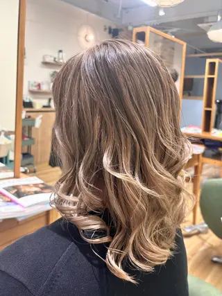 セミロング カラー 古川 琴美のヘアスタイル