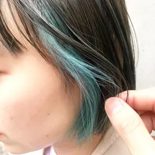 ショート カラー 増井 歩夢のヘアスタイル