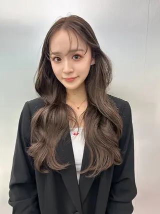 ロング 大阪ヘアカラー ブリーチmarinaのヘアスタイル