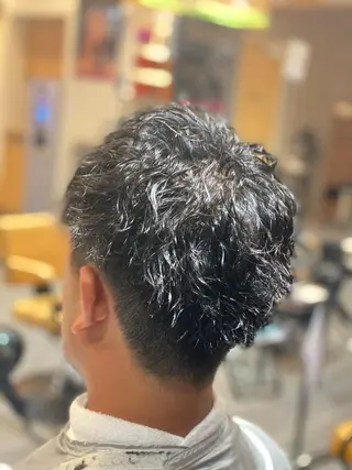 パーマ メンズ 尾崎 優也のヘアスタイル