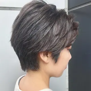ショート カラー AUBE shinjuku所属・ア イカのヘアスタイル
