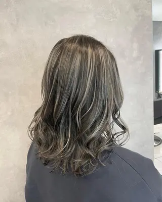 ミディアム カラー CS made by SHACHU 栄所属・山田 瑛司のヘアスタイル