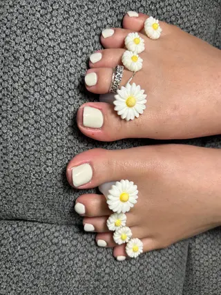 ネイル U·Mi nail salon所属・U·MI 長さ出し専門店のネイルデザイン
