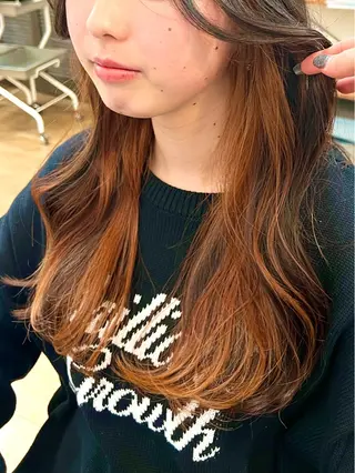 ロング カラー Ami ブリーチ/ハイトーンのヘアスタイル