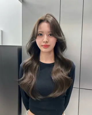 ロング 大人レイヤー/艶髪 🇺🇸TOMONAのヘアスタイル
