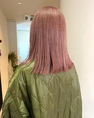 ミディアム カラー RAIMA ハイトーン/ベージュのヘアスタイル