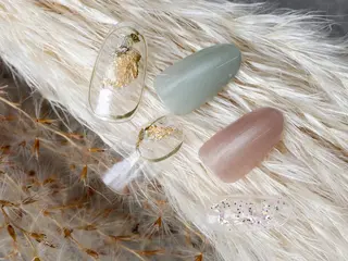 ミディアム ネイル ツメトマツゲ .のネイルデザイン