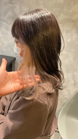 ミディアム ケアブリーチ/ エクステ/レイヤーのヘアスタイル