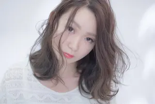 セミロング カラー omocha hair salon所属・大嶋 伸吾のヘアスタイル