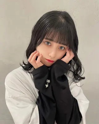 ミディアム カラー パーマ ヘアアレンジ 耳つぼ屋さん ‎🤍りりのヘアスタイル