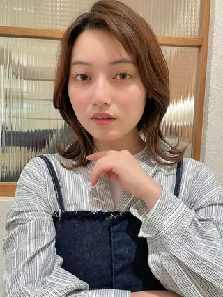ミディアム 米澤 由衣のヘアスタイル
