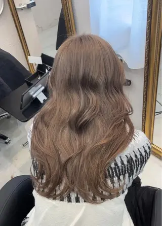 ロング カラー REAL【レアル】所属・グレージュ/透け感 カラー/透明感カラーのヘアスタイル
