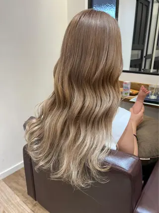 カラー 栗林 茉那のヘアスタイル