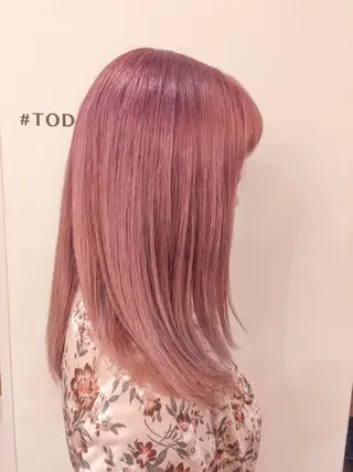 セミロング ホワイト&レイヤーカ ットエクステ長畠俊輔のヘアスタイル