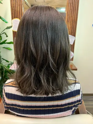 ミディアム 西形 梨瑚のヘアスタイル