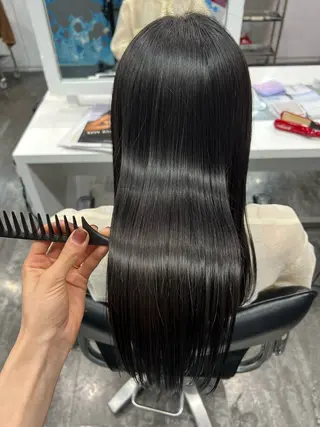 セミロング カラー LOMARLIE JURIAのヘアスタイル