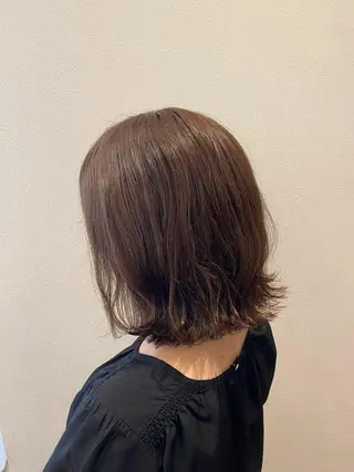 セミロング 岡本 真実のヘアスタイル