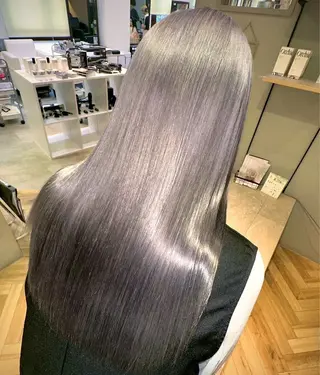 ロング カラー 伊賀本 夢麻のヘアスタイル