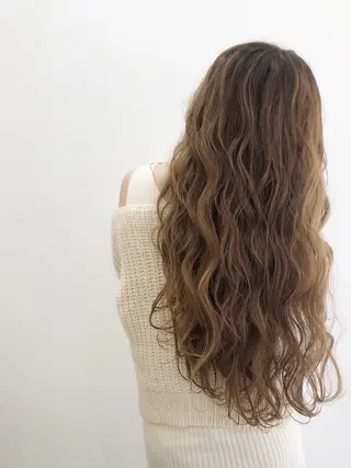 ロング カラー パーマ ヘアアレンジ ひな 🕯️🤎のヘアスタイル