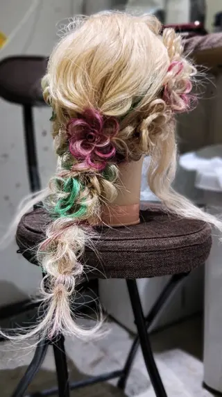 ロング ヘアアレンジ LUXBE GALLERY なんば駅前店所属・ラックスビーギャラリ ー AKICOのヘアスタイル