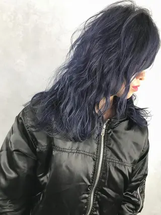 セミロング カラー TOMOYAレイヤー ブリーチ縮毛矯正のヘアスタイル