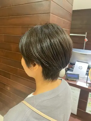 ショート 井上 万由のヘアスタイル