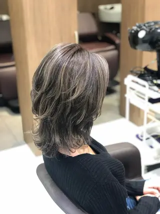 ミディアム カラー 小島 仁美のヘアスタイル