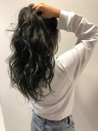 ロング StellA所属・アートディレクター ワダヒサノリのヘアスタイル