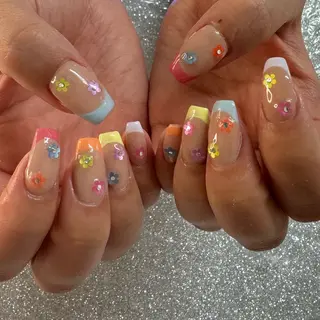ネイル VIERU 🌈🎀💖のネイルデザイン