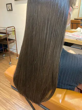 カラー glam ミサキのヘアスタイル