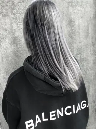 セミロング カラー 艶ハイトーンブリーチ 🌈小林侑雅のヘアスタイル