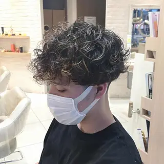 メンズ カラー パーマ 渡辺 愛枝/艶カラー🩵のヘアスタイル