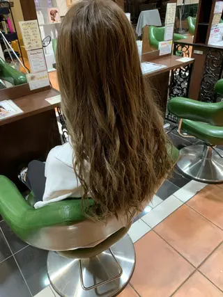ミディアム カラーリスト菅澤 岳のヘアスタイル