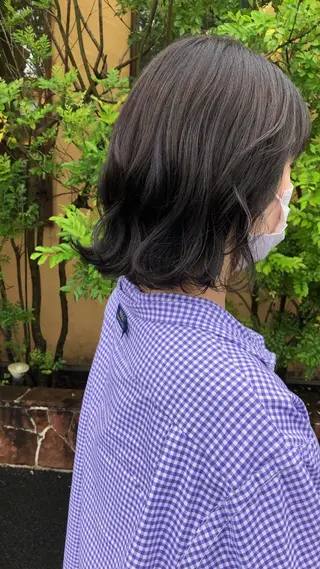 ミディアム カラー 川元 汐音のヘアスタイル