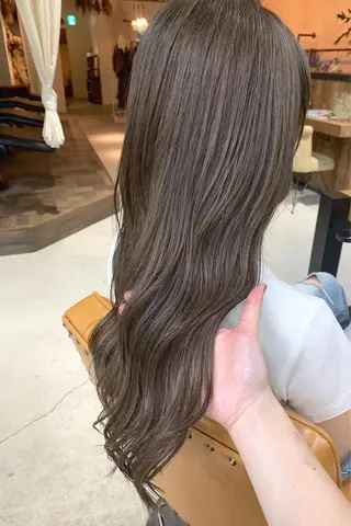 ロング カラー momo 岡崎のヘアスタイル
